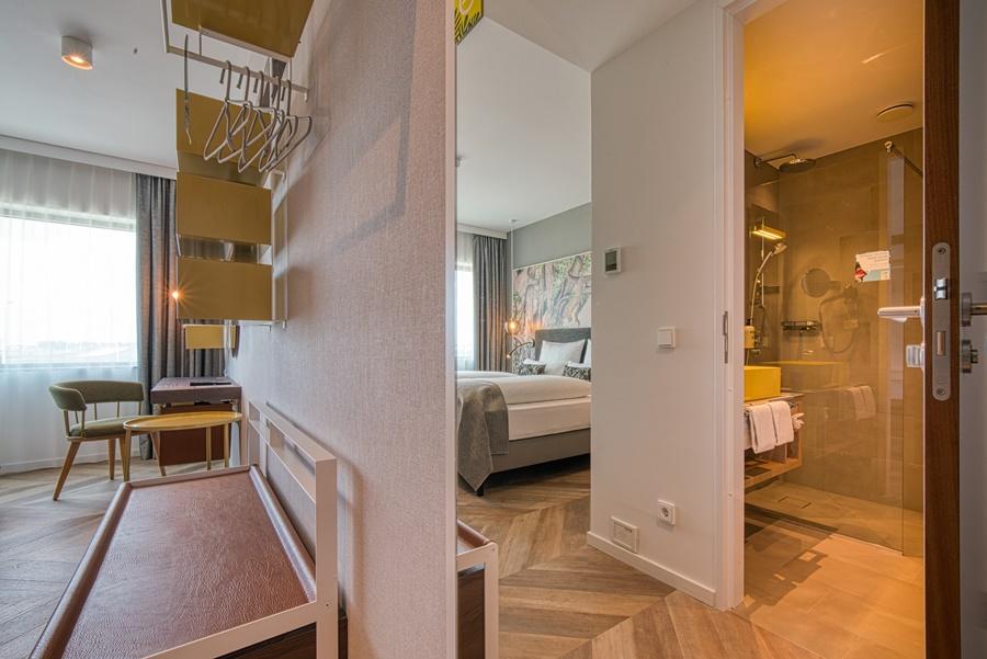 Ninetynine Amsterdam Airport Hotel 4*